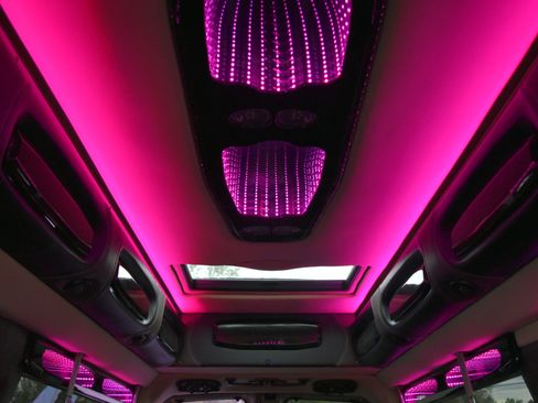 Used 2014 GMC Savana 1500 Van 3D image 8