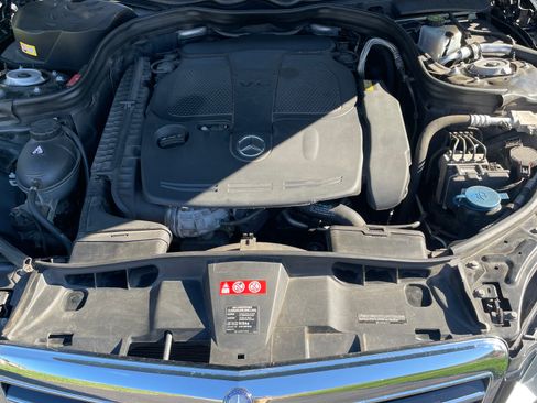 Used 2013 Mercedes-Benz E 350 4MATIC Sedan image 4