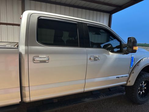 Used 2019 Ford F250 Lariat w/ Lariat Ultimate Package AWD/4WD image 12