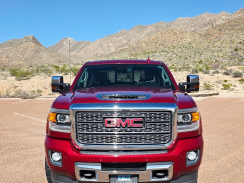 Used 2018 GMC Sierra 3500 Denali w/ Duramax Plus Package image 4