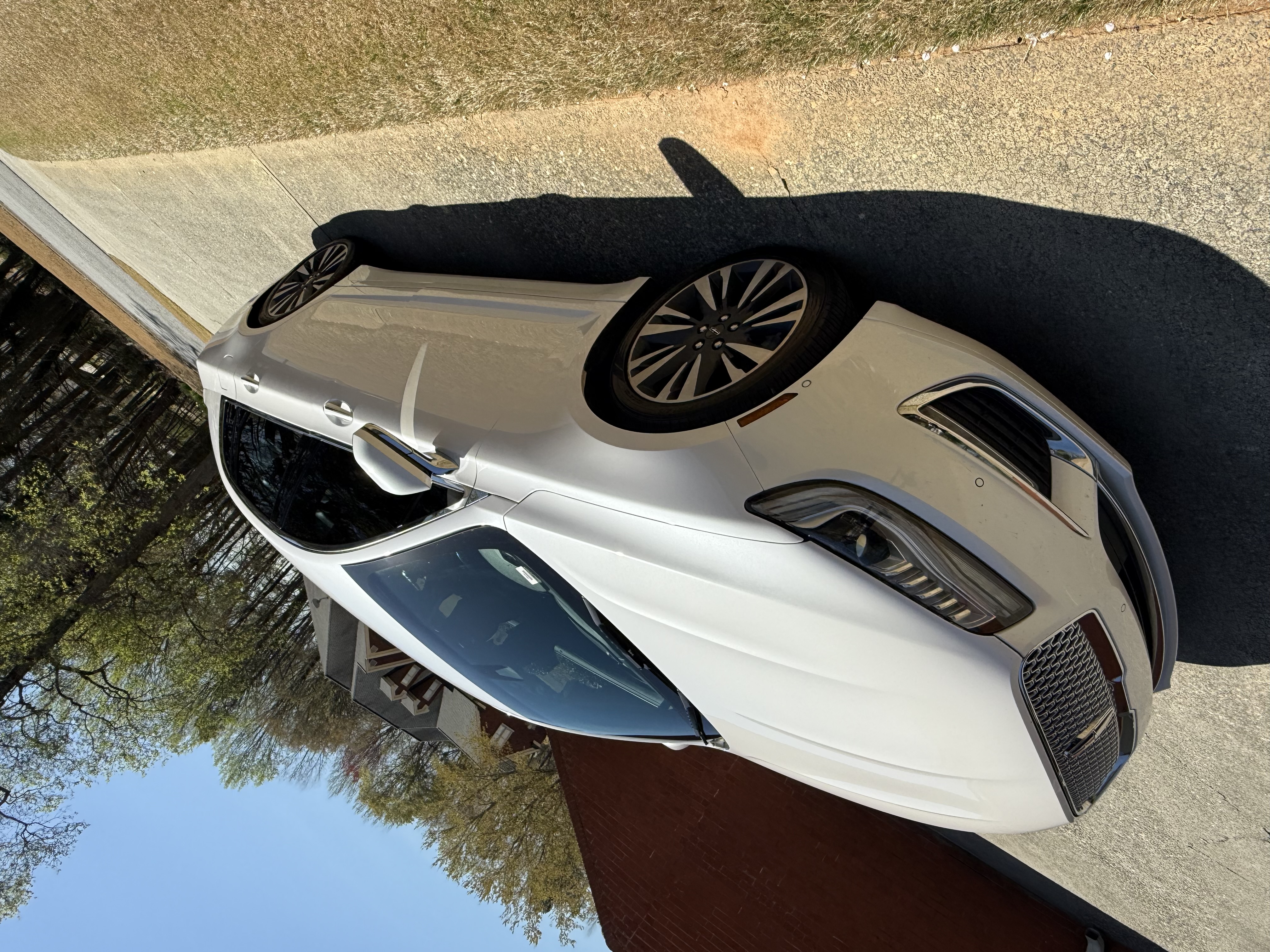 Used 2018 Lincoln MKZ Reserve w/ Technology Package FWD image 2
