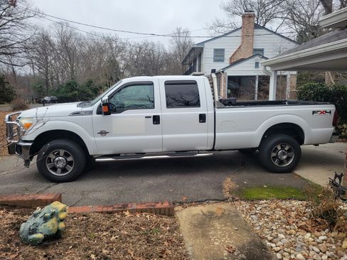 Used 2011 Ford F350 XLT w/ XLT Interior Pkg image 12