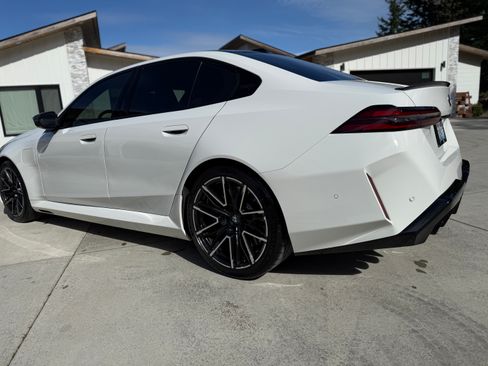 Used 2025 BMW M5 w/ Carbon Package image 2