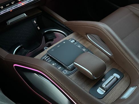 Used 2025 Mercedes-Benz GLS 450 4MATIC image 23