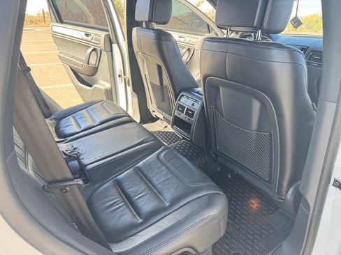 Used 2014 Volkswagen Touareg TDI AWD/4WD image 11