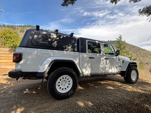 Used 2023 Jeep Gladiator Sport AWD/4WD image 2