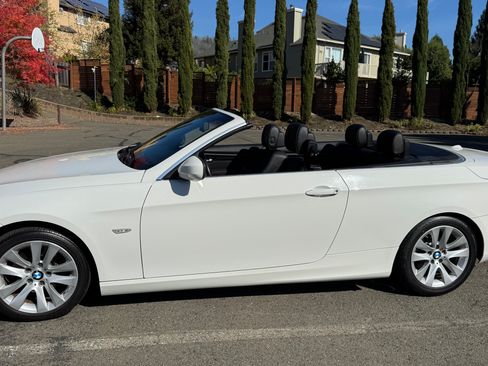 Used 2013 BMW 328i Convertible image 6