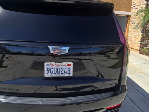 Used 2023 Cadillac Escalade Sport Platinum w/ LPO, ONYX Package image 22