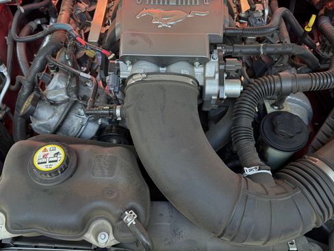 Used 2010 Ford Mustang GT Premium image 10