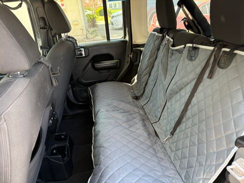 Used 2019 Jeep Wrangler Unlimited Sport S image 11