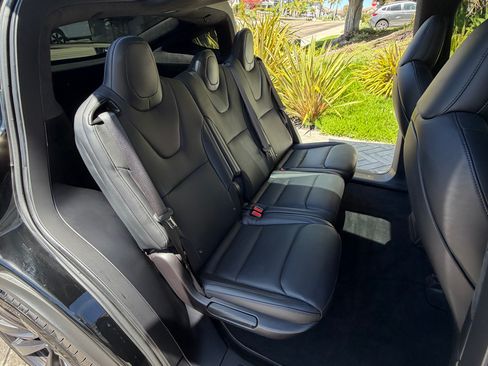 Used 2022 Tesla Model X image 10