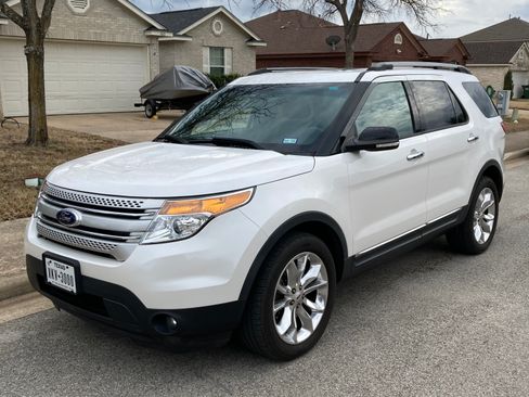 Used 2014 Ford Explorer XLT w/ Equipment Group 202A image 11