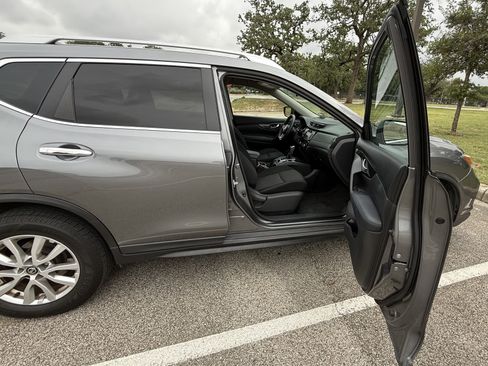 Used 2018 Nissan Rogue SV FWD image 9