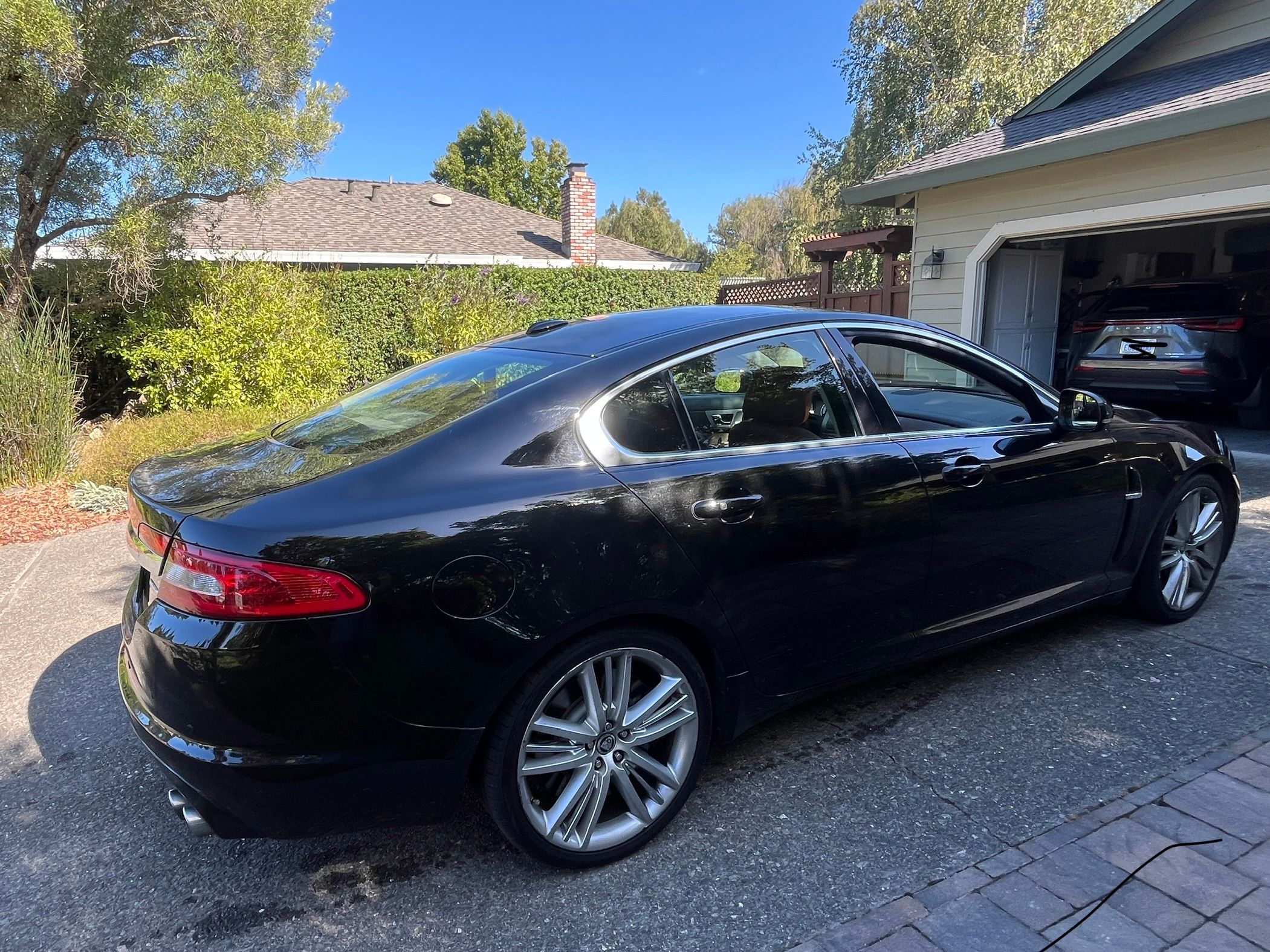 Used 2011 Jaguar XF Supercharged RWD image 1
