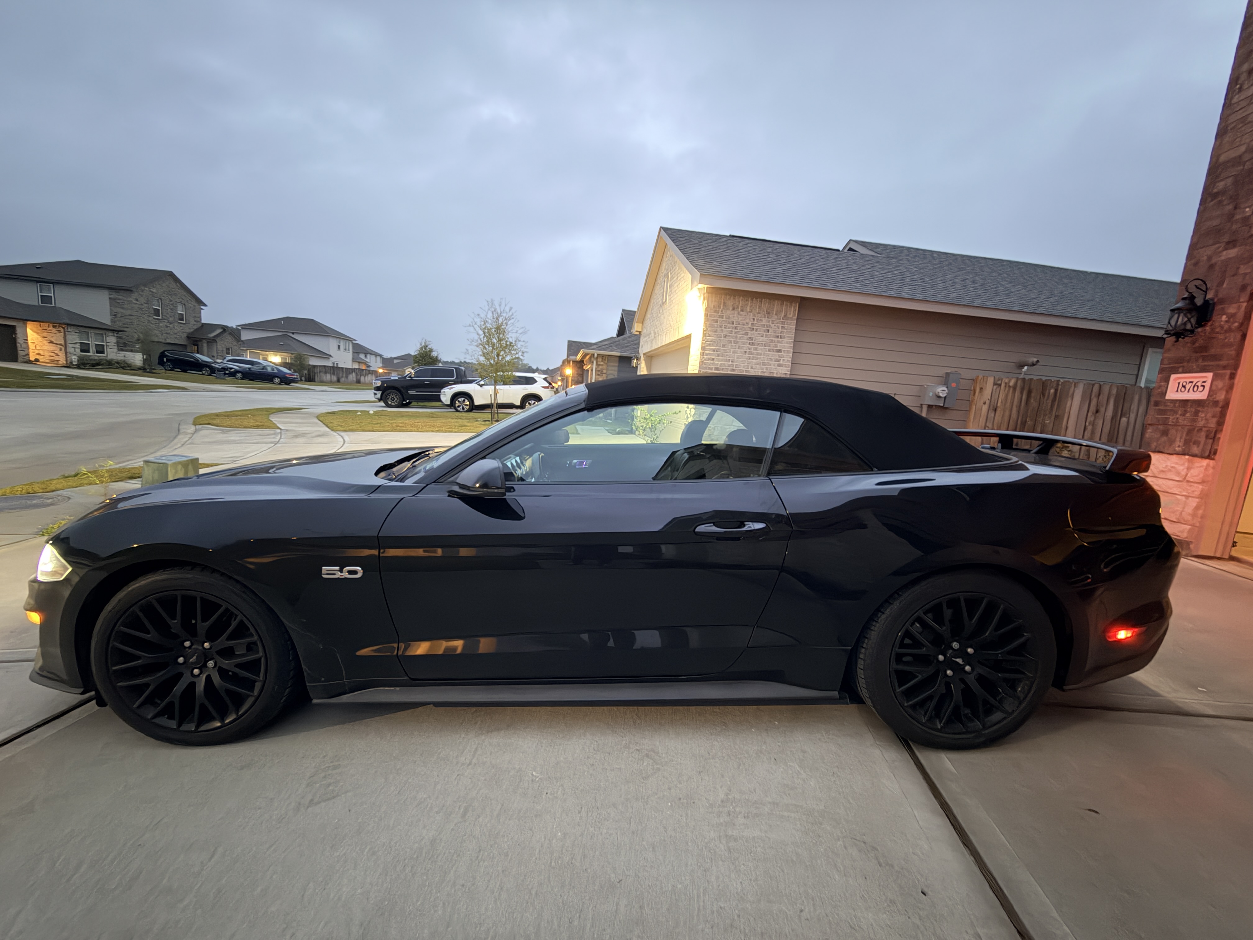 Used 2019 Ford Mustang GT Premium RWD image 12