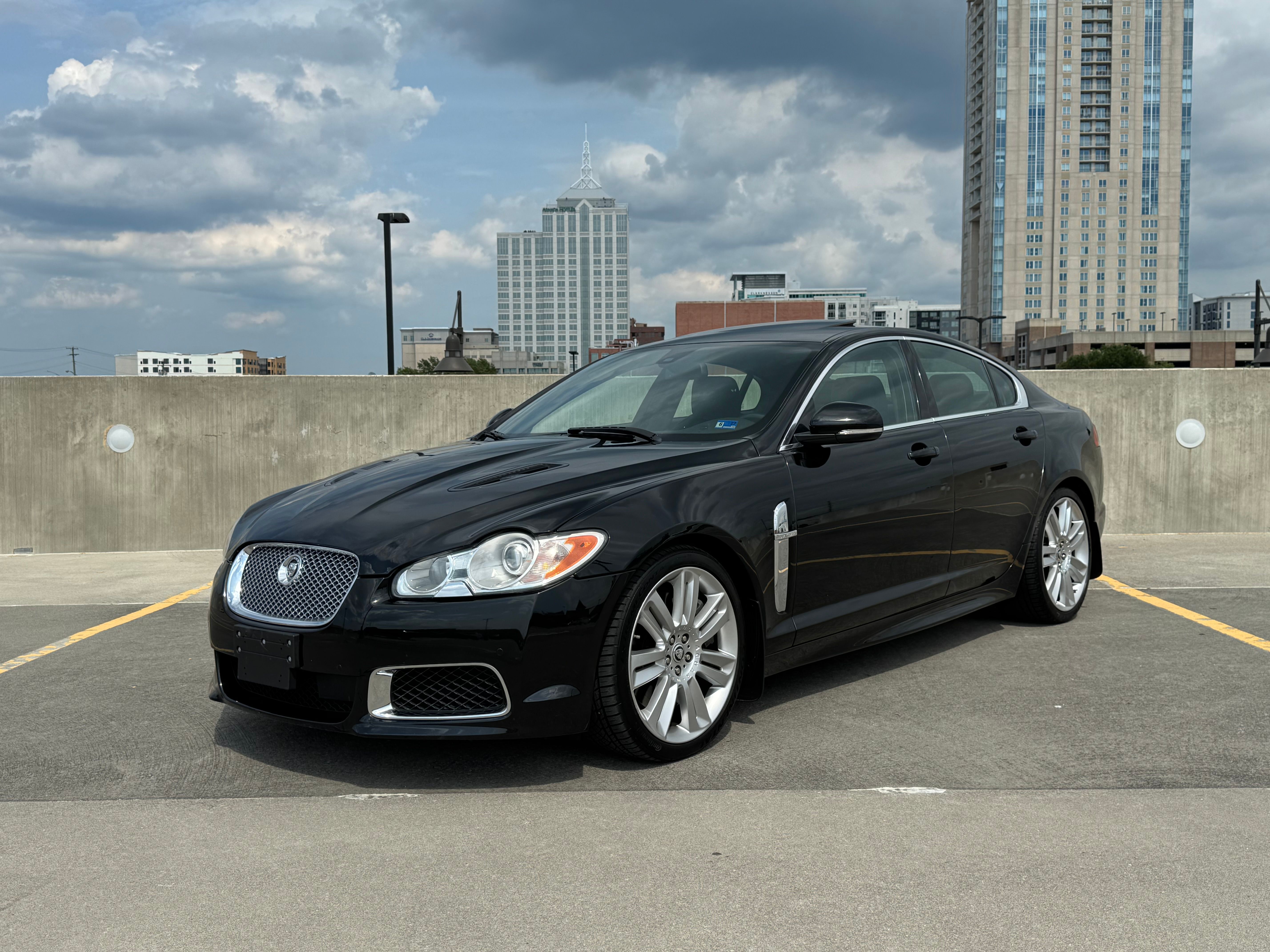Used 2010 Jaguar XF R RWD image 1