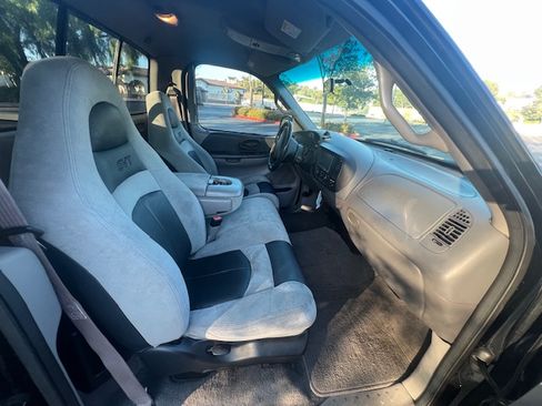 Used 2002 Ford F150 Lightning RWD image 8