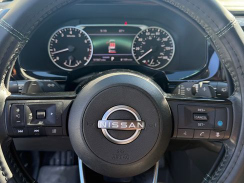 Used 2023 Nissan Pathfinder SL w/ Black Appearance Package FWD image 15