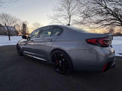 Used 2023 BMW M550i xDrive w/ Dynamic Handling Package image 8