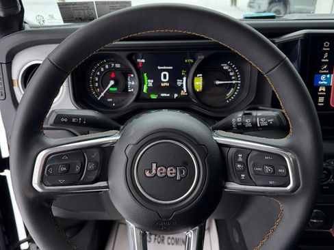 Used 2024 Jeep Wrangler Unlimited Sahara w/ Safety Group image 9