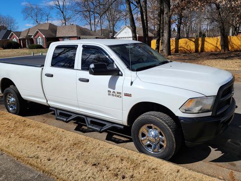 Used 2018 RAM 2500 Tradesman image 2