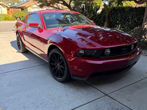 Used 2010 Ford Mustang GT Premium image 1