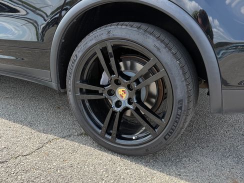 Used 2014 Porsche Cayenne Diesel Platinum Edition image 11