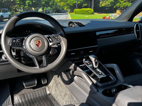 Used 2020 Porsche Cayenne S AWD/4WD image 6