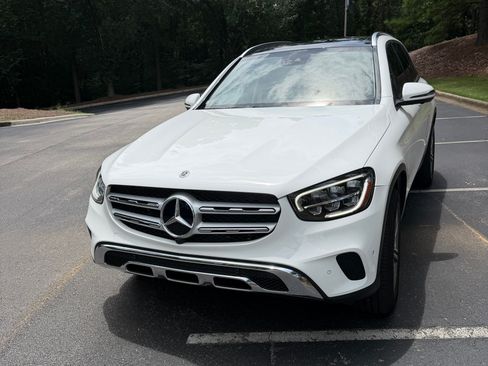 Used 2022 Mercedes-Benz GLC 300 image 2