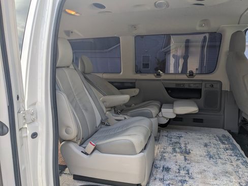 Used 2010 Ford E-350 and Econoline 350 XLT image 23