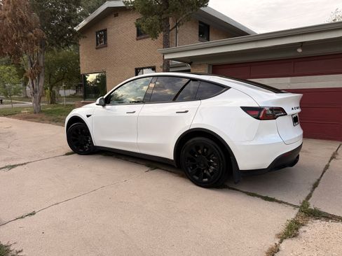 Used 2023 Tesla Model Y Long Range AWD/4WD image 4