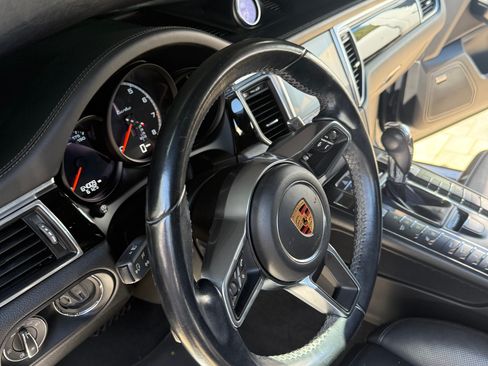 Used 2017 Porsche Macan Turbo AWD/4WD image 13