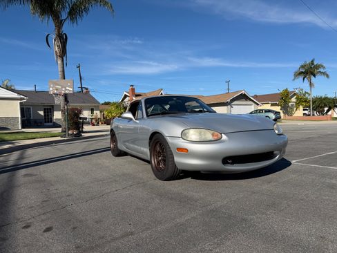 Used 1999 MAZDA MX-5 Miata image 9