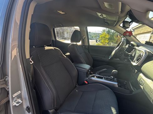 Used 2021 Toyota Tacoma SR5 w/ Trail Edition AWD/4WD image 10