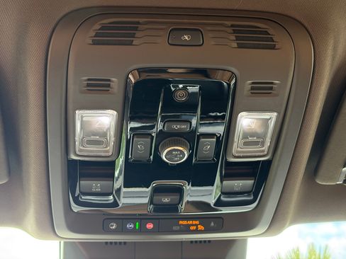 Used 2025 Cadillac Escalade ESV Premium Luxury AWD/4WD image 15