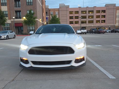 Used 2017 Ford Mustang GT w/ GT Performance Package image 2