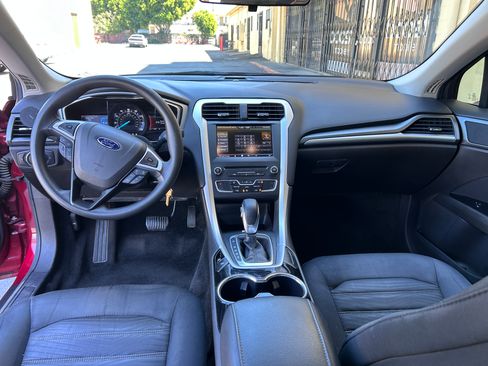 Used 2016 Ford Fusion SE image 11