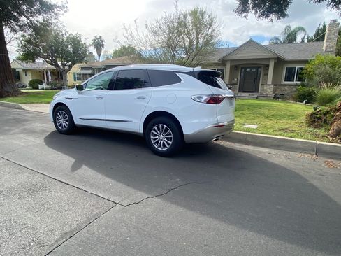 Used 2022 Buick Enclave Essence image 5