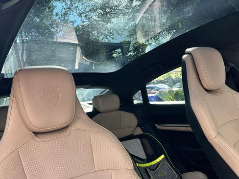 Used 2020 Porsche Taycan image 2