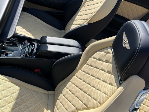 Used 2017 Bentley Continental GT image 19