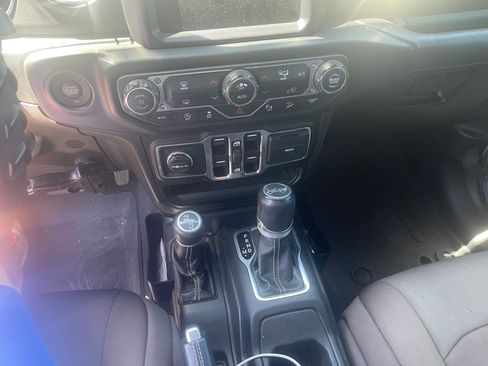 Used 2019 Jeep Wrangler Unlimited Sahara image 13