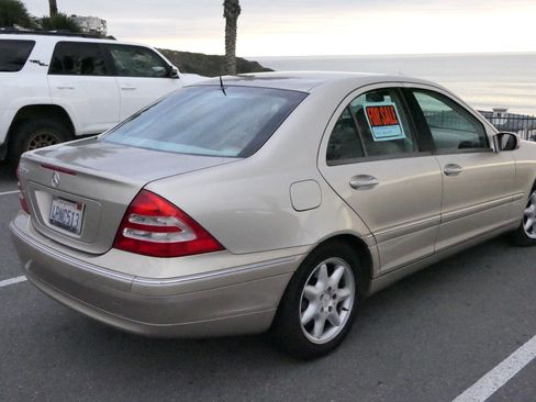 Used 2001 Mercedes-Benz C 320 Sedan image 2