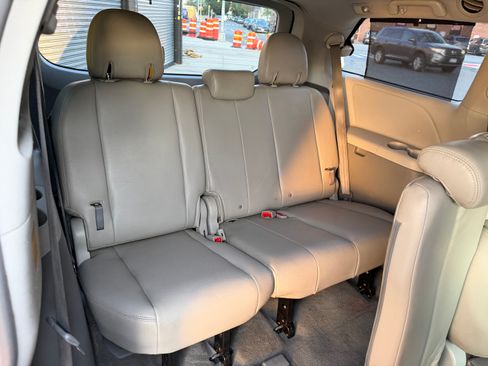 Used 2011 Toyota Sienna LE FWD image 14