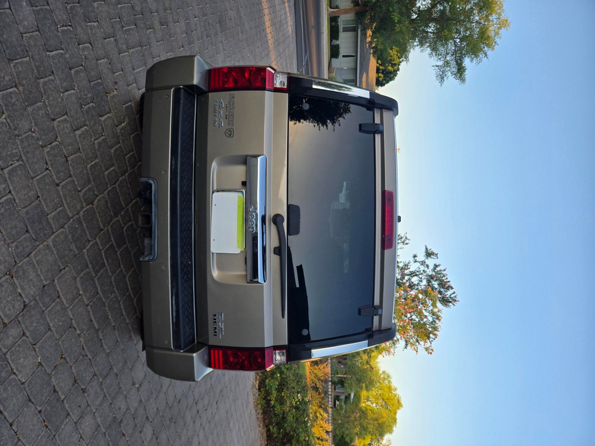 Used 2006 Jeep Commander Limited w/ Trailer Tow Group IV AWD/4WD image 8