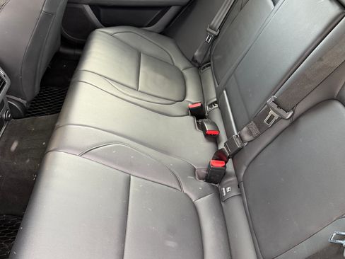 Used 2018 Jaguar XF Premium image 11