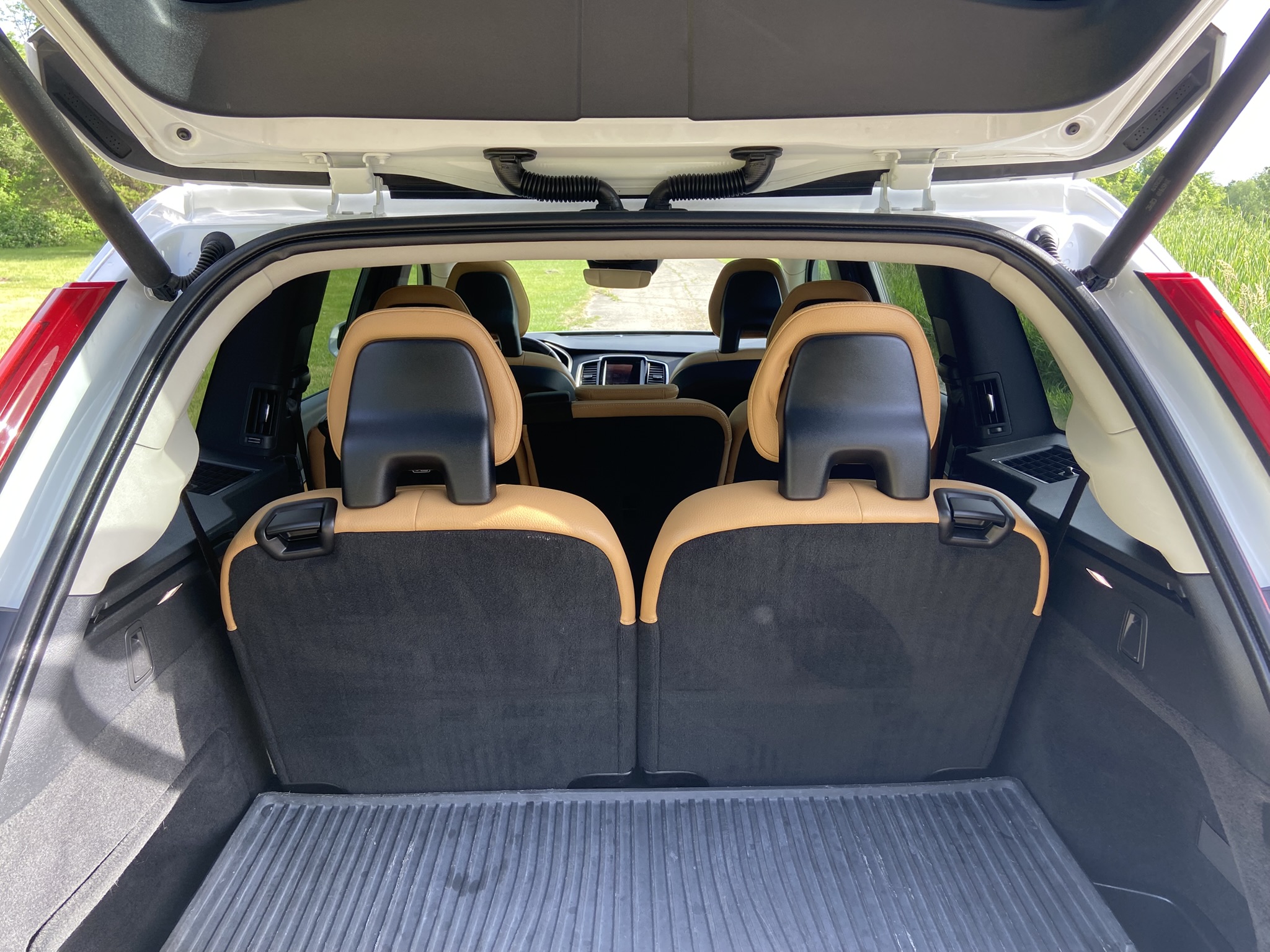 Used 2016 Volvo XC90 T8 Momentum w/ Vision Package AWD/4WD image 13