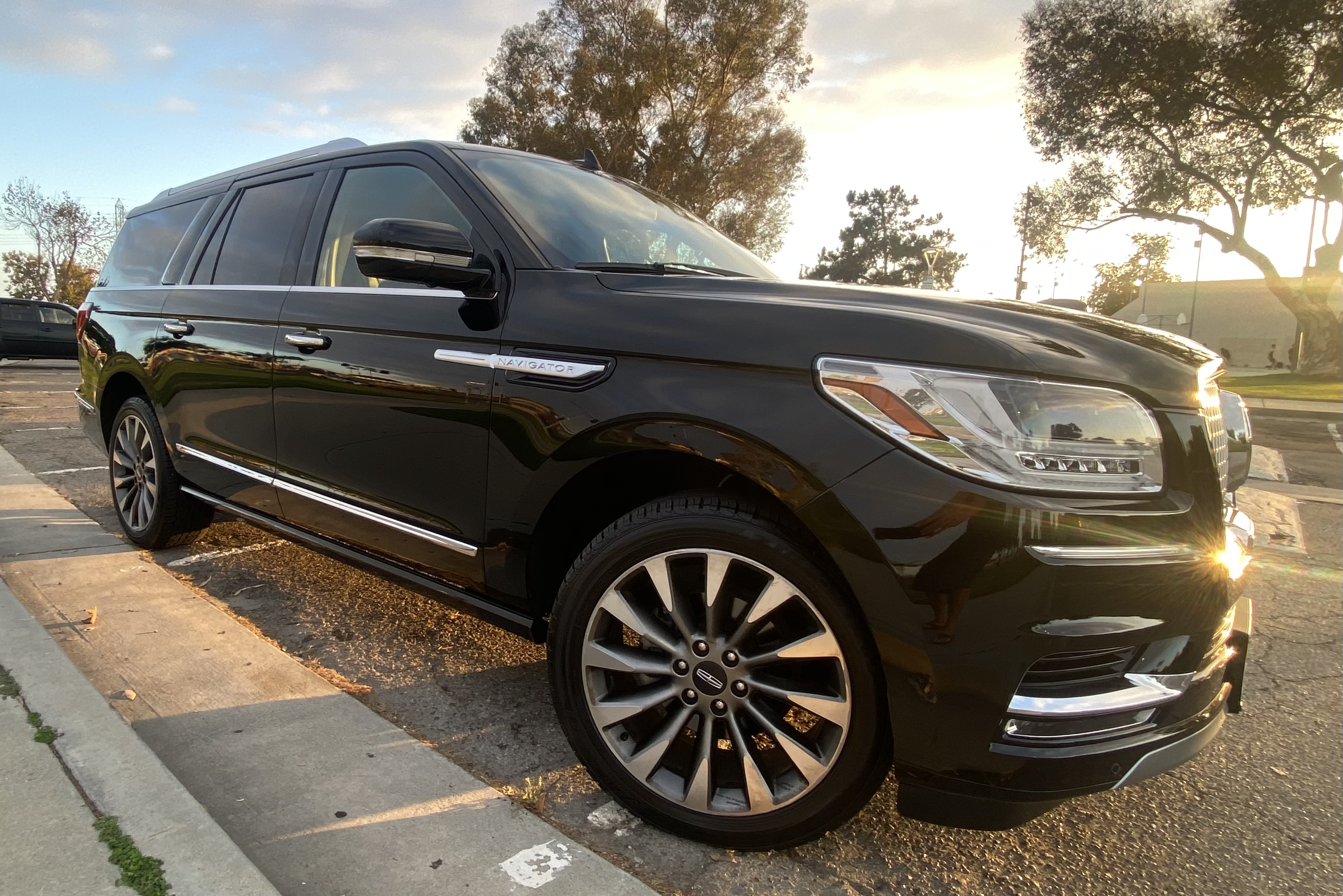 Used 2018 Lincoln Navigator L Select RWD image 12
