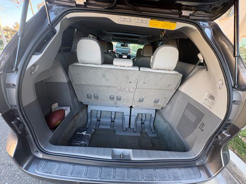 Used 2012 Toyota Sienna Limited image 15