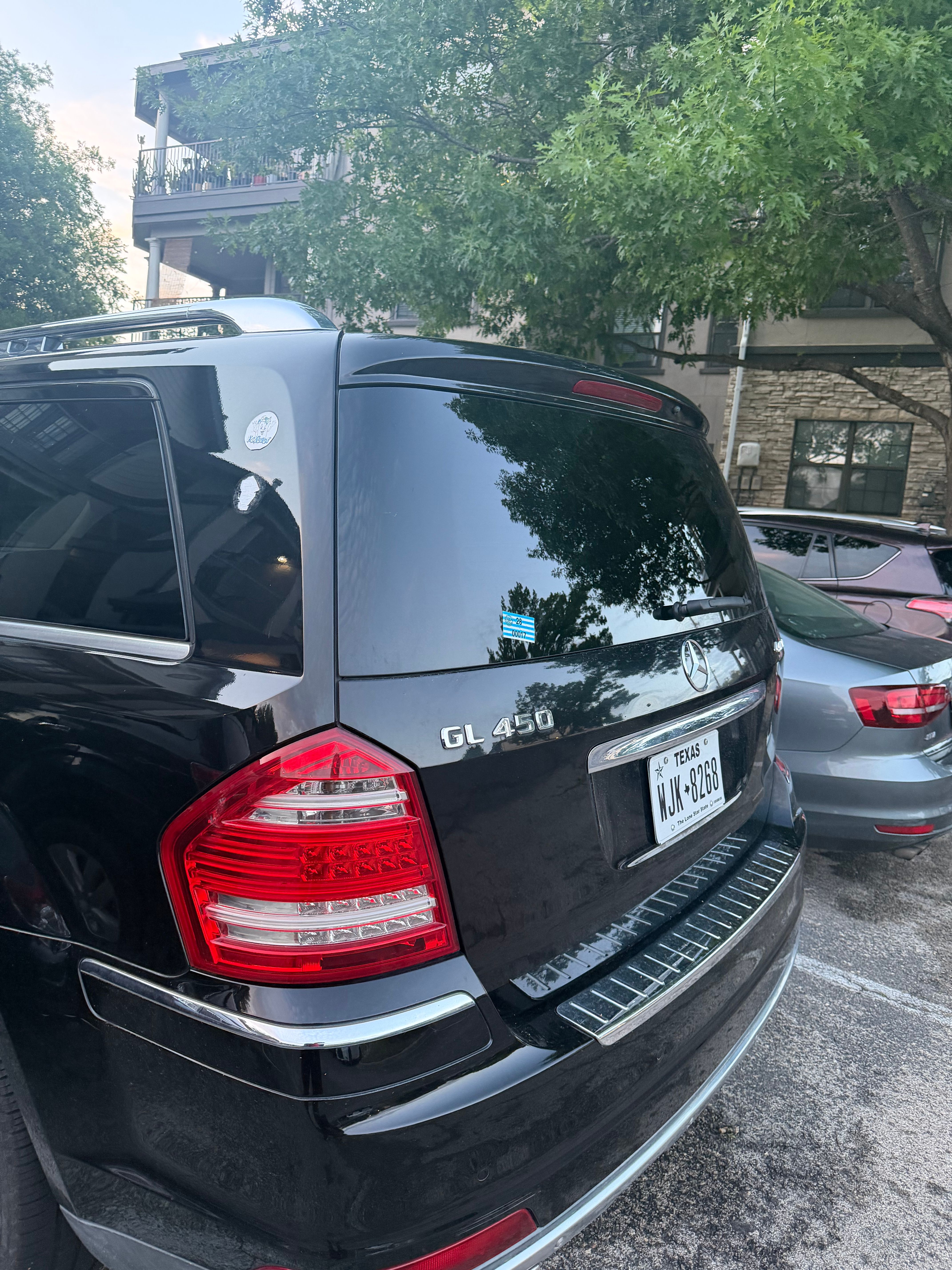 Used 2011 Mercedes-Benz GL 450 4MATIC w/ Premium 1 Pkg image 4