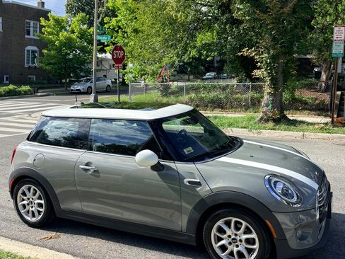 Used 2019 MINI Cooper 2-Door Hardtop w/ Premium Package FWD image 13